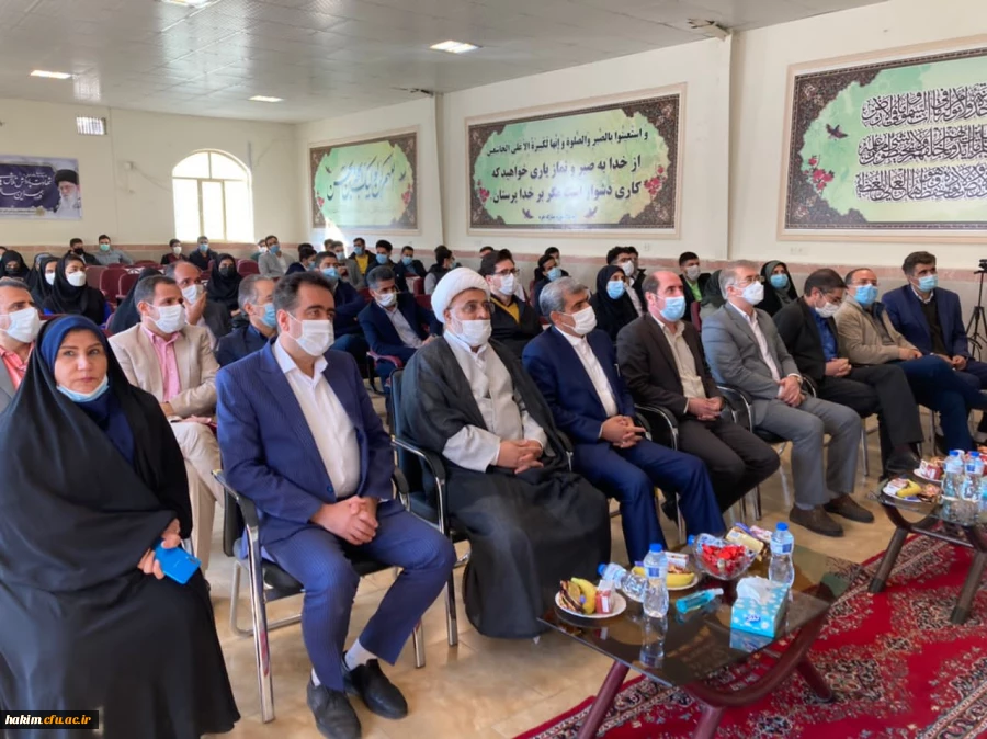 گروکشی از کلاس درس دانشجویان توسط بعضی از اساتید هیئت علمی دانشگاه فرهنگیان برای منافع شخصی و صنفی خلاف اخلاق و تعهد استادان است.
 5